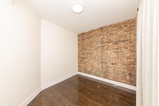 Building Photo - 2 bedroom in Chicago IL 60647