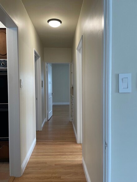 Building Photo - 4209 Vinton Ave