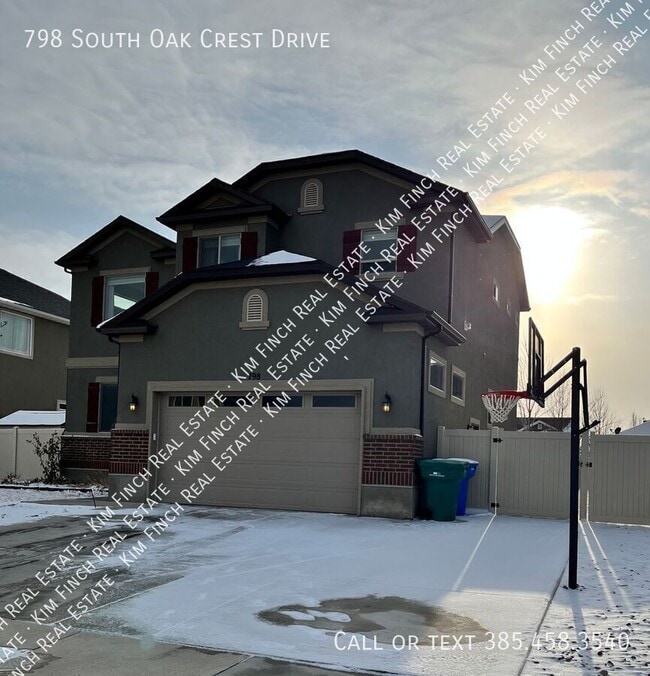 Building Photo - 798 S Oak Crest Dr