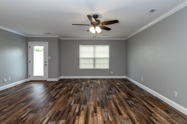 Building Photo - 926 Warrior Hill Dr