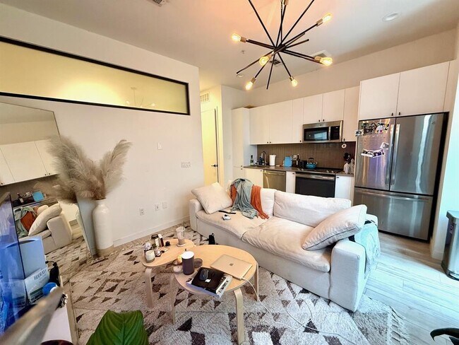 Building Photo - 800 Embassy Dr