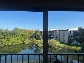 Building Photo - 8897 Fontainebleau Blvd