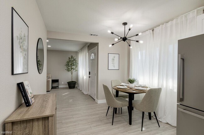 Building Photo - 2 br, 1 bath Duplex - 3944 Apple Blossom W...