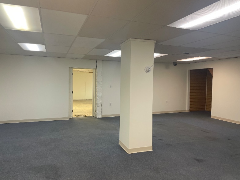 Building Photo - 227 E Pomfret St