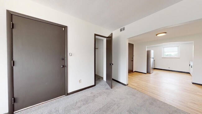 Building Photo - Parma - Ridgewood Lofts - 2 Bedroom - 1 Bath