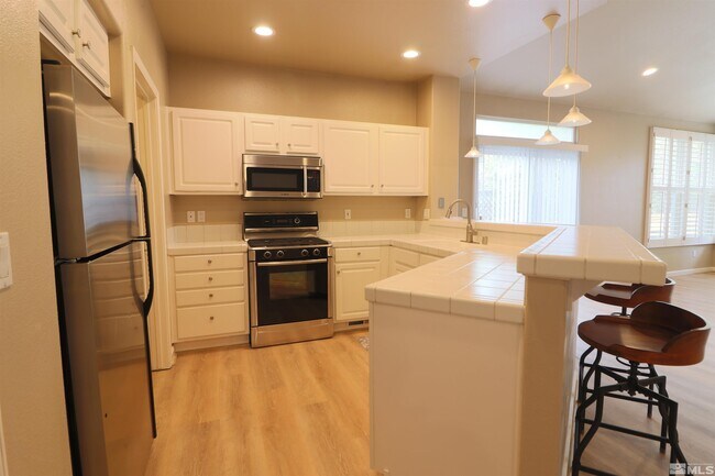 Building Photo - 690 Caughlin Glen