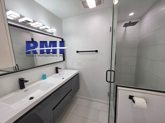 Building Photo - Updated Condo-with a Loft area!!  WATER/SEWER & TRASH INCLUDED!!!!!
