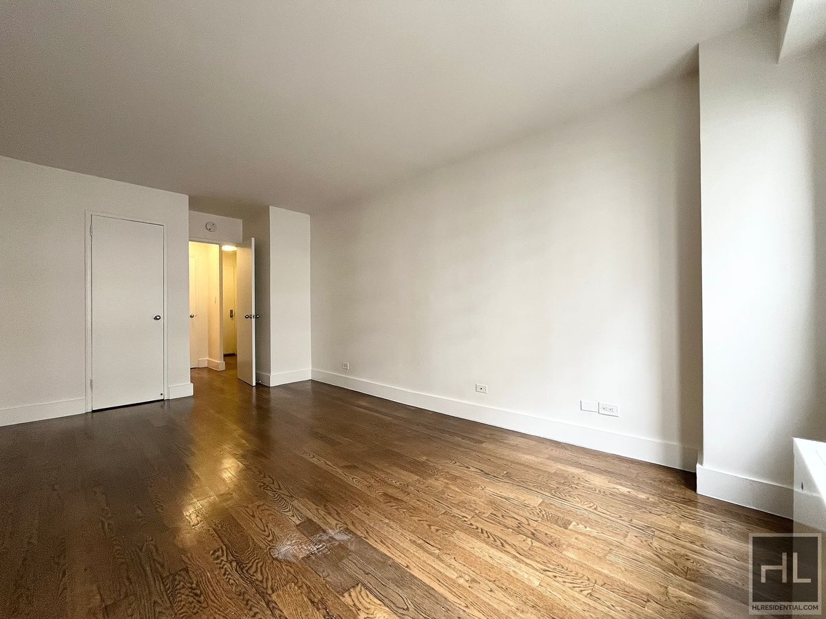 Building Photo - EAST 63 STREET / Spacious Sunlit 1-Bed 1-B...