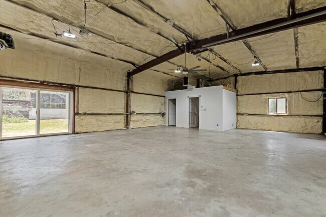 Building Photo - 480 Grandpa Rd