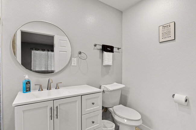 Full Bathroom - 5200 Carousel Dr