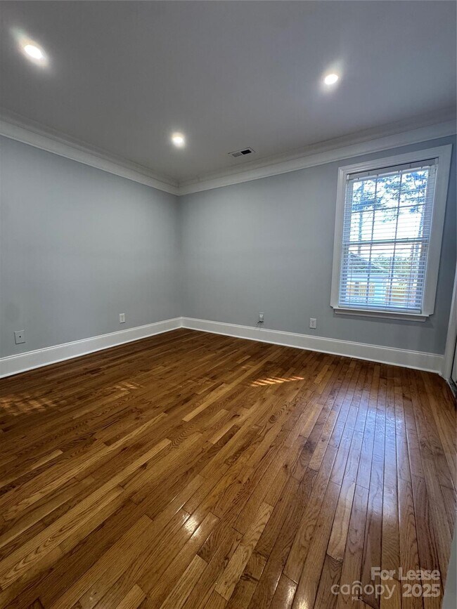 Building Photo - 4533 Cades Cove Dr