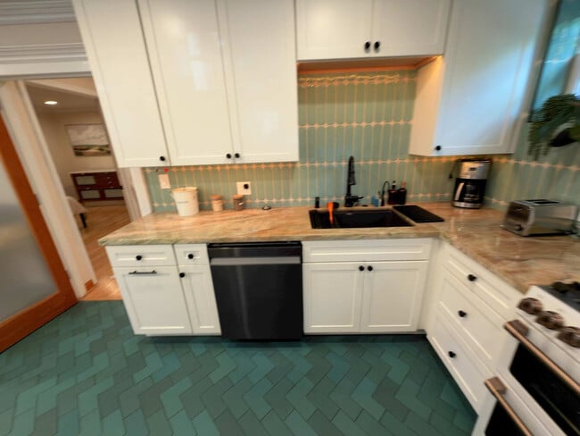 Building Photo - 3148 College Ave