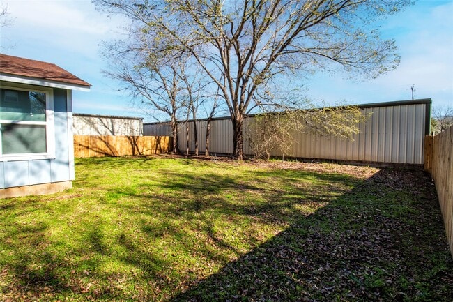 Building Photo - 311 Diers Ln