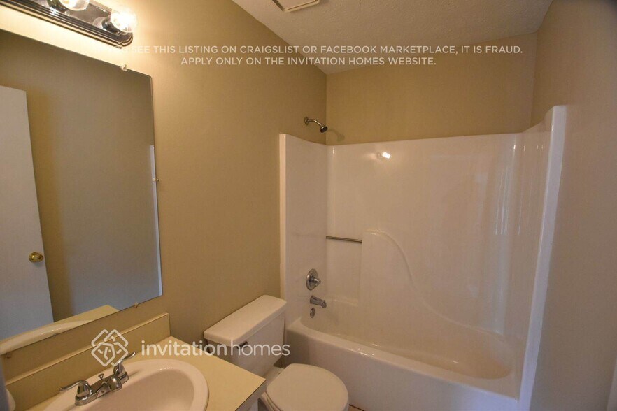 Building Photo - 1501 Sundale Dr