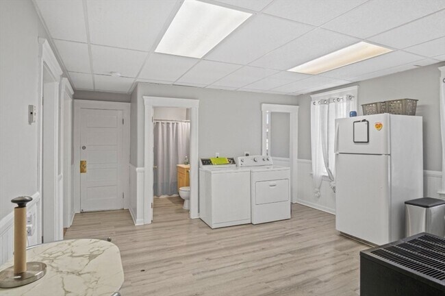 Building Photo - 15 Hillside St