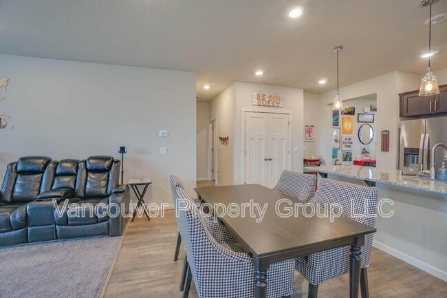 Building Photo - 11812 NE 137th Ave