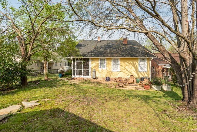 Building Photo - Gorgeous Home in Durham!