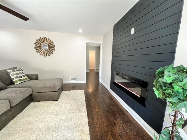 Building Photo - 147 Hermer Cir NW