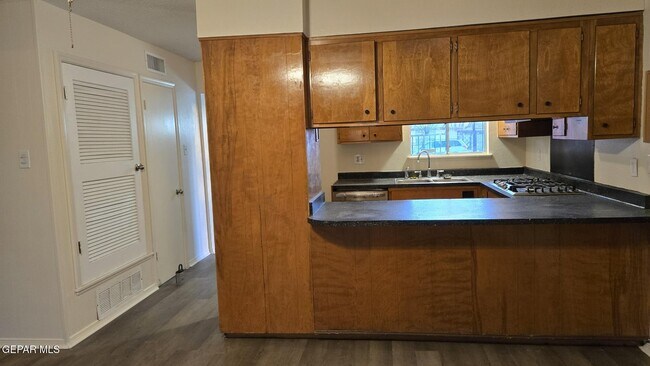 Building Photo - 10301 Bayo Ave