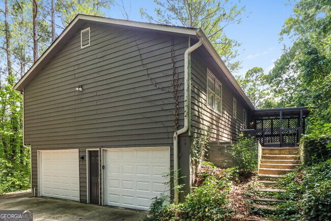 Building Photo - 249 Castleair Dr NE