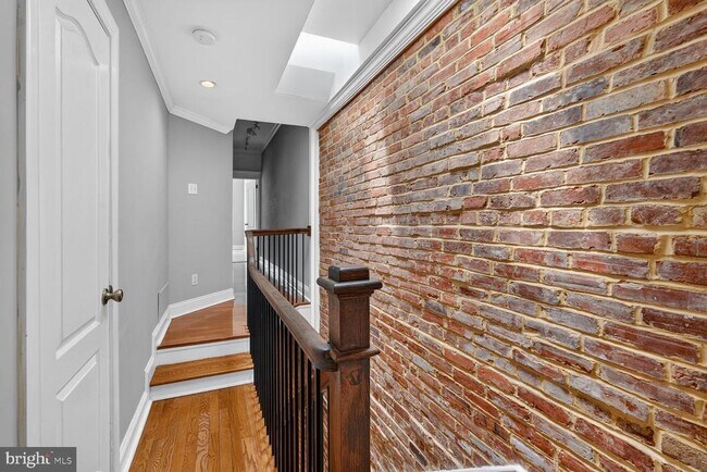 Building Photo - 1537 5th St NW