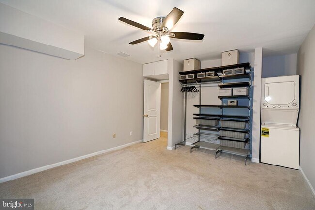 Building Photo - 5907 Kingsford Rd