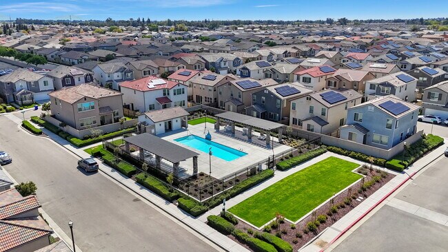 Building Photo - 2815 N Leya Dr