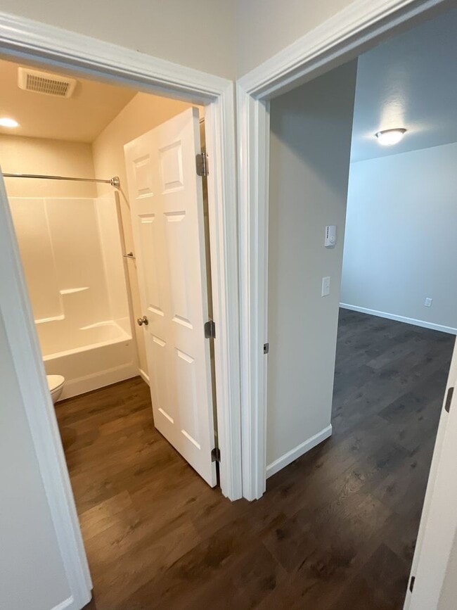 Building Photo - 275 Rickenbacker Ave