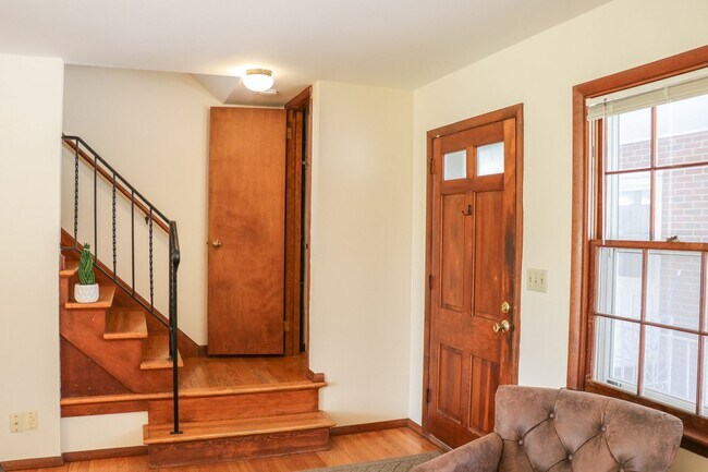 Building Photo - 1913 Douglas Ave