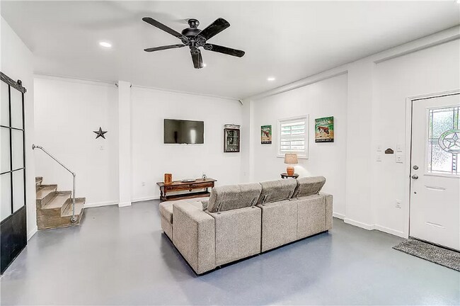 Building Photo - 1312 N Verne St