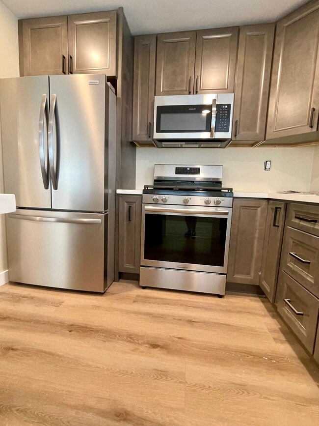 Building Photo - Newly renovated 3bd