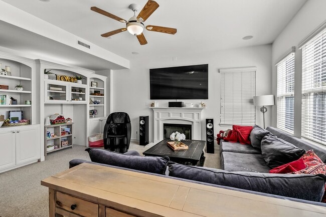 Building Photo - 4 Bedroom Home in the Beautiful Bridgeport Community!