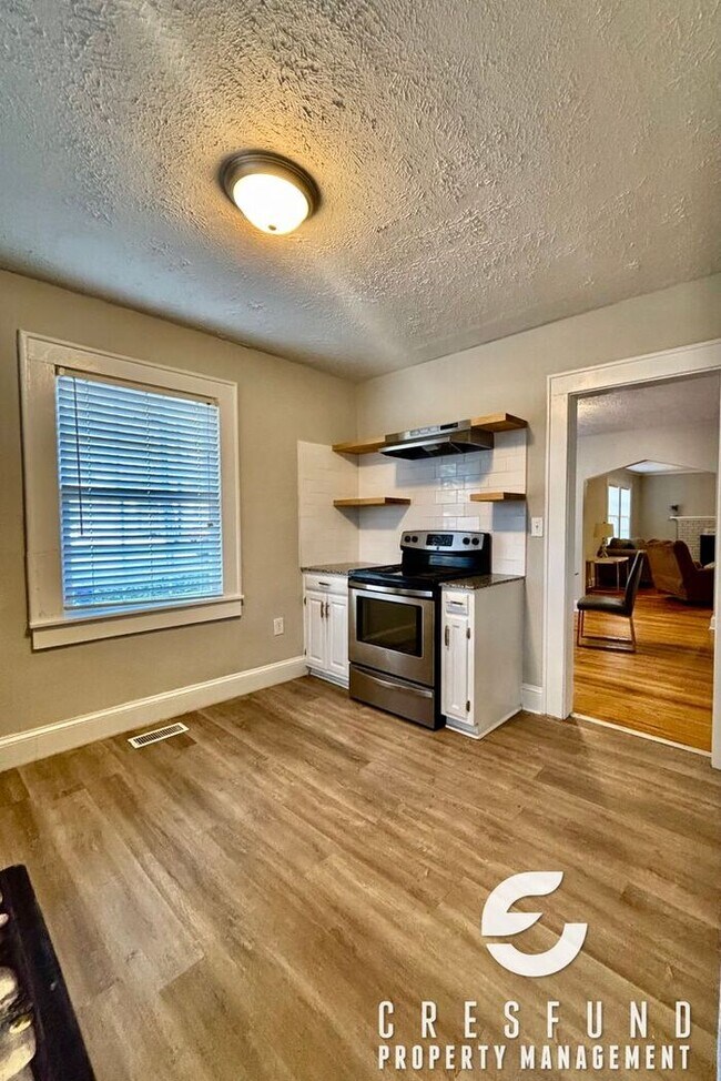 Building Photo - Charming 3 Bedroom 2 Bath Cottage style