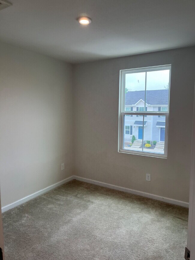 Building Photo - 1607 Mountain Ash Ln