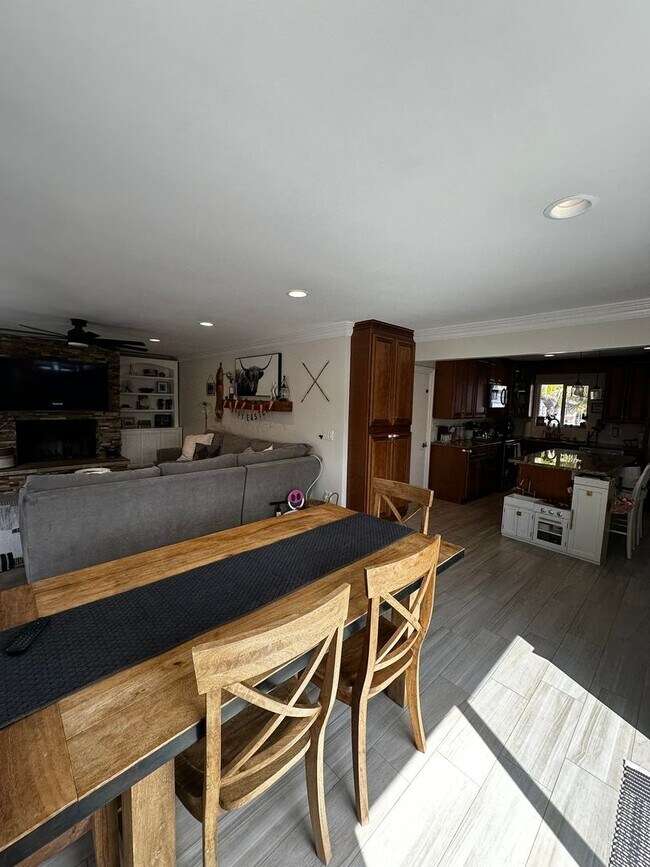 Building Photo - Gorgeous 3-Bedroom 2 bath Home with Pool A...