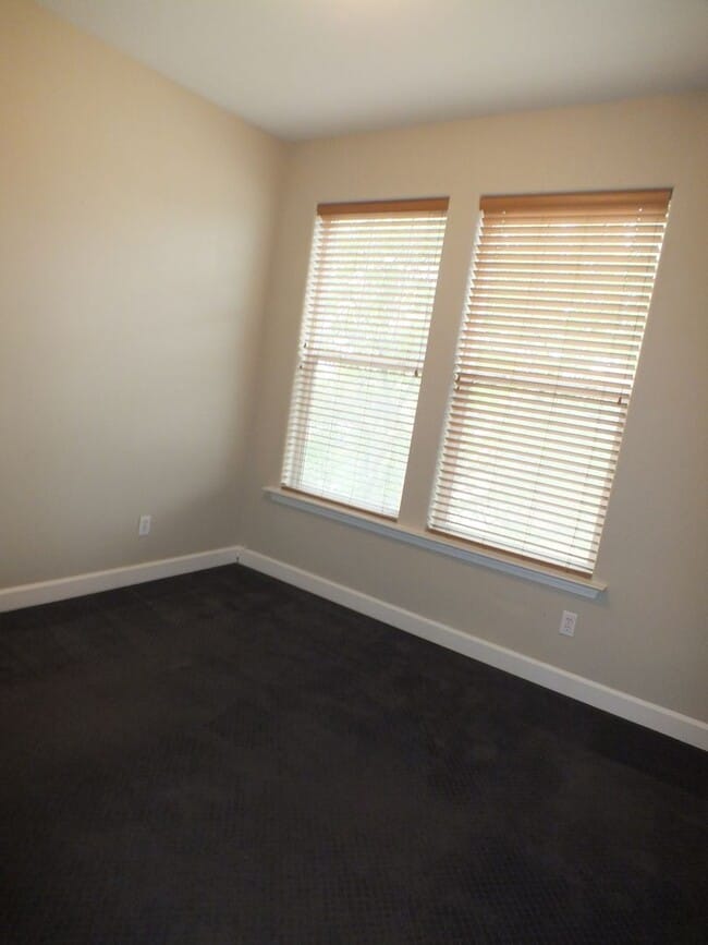 Building Photo - 3/2.5 2300 sf Cameron Park home