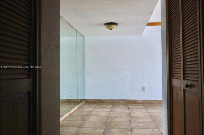 Building Photo - 1100 SW 104th Ct