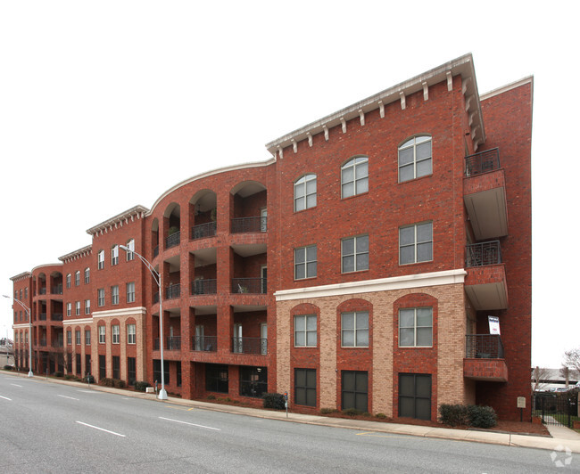 Building Photo - Governors Court