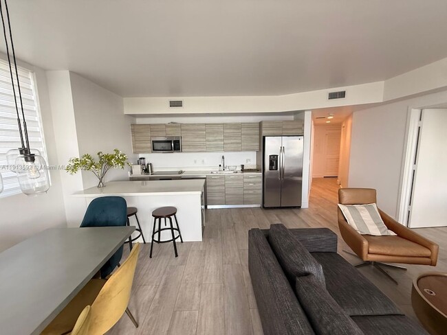 Building Photo - 121 NE 34th St