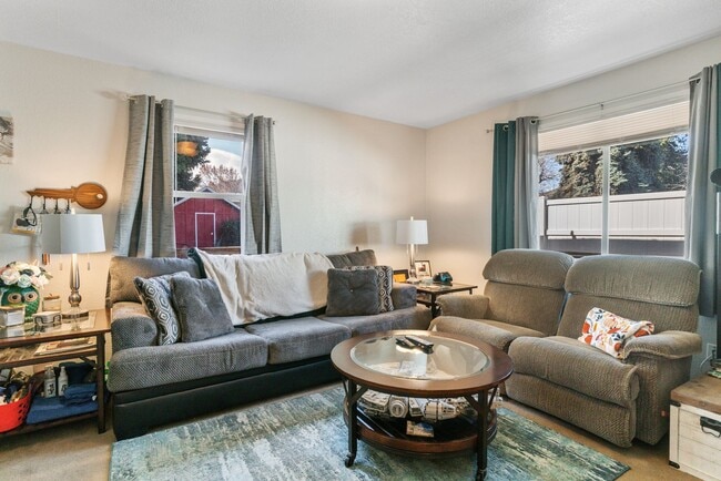 Building Photo - 6 Bed 3 Bath Accessible Rambler