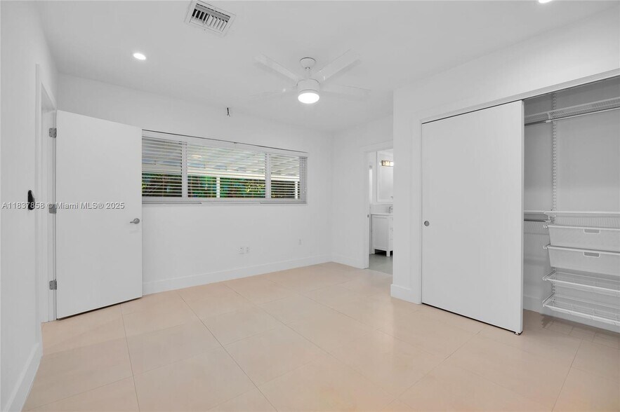 Building Photo - 5990 SW 86th St