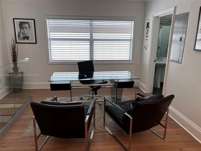 Building Photo - 2301 S Miami Ave