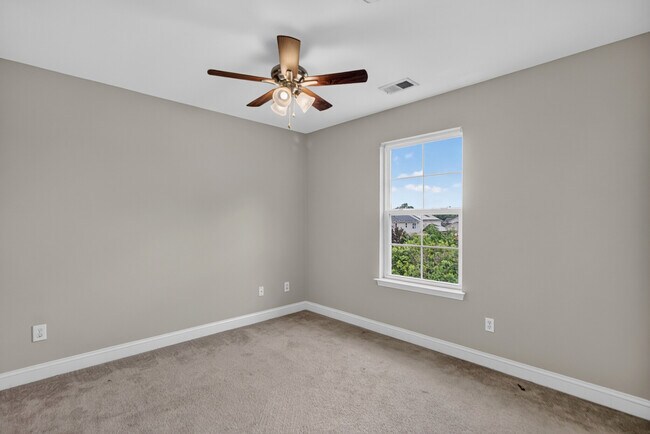 Building Photo - 152 Spindle Way