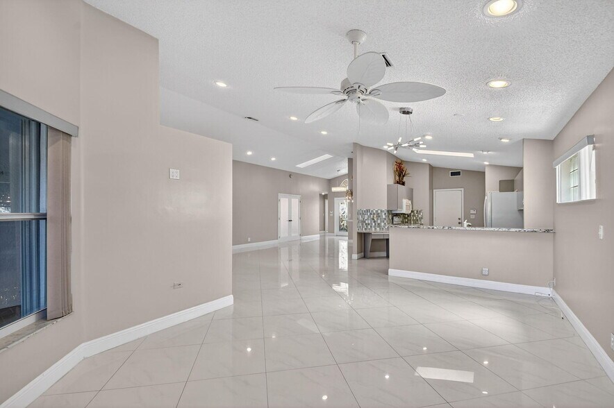 Building Photo - 7891 Sailing Shores Ter
