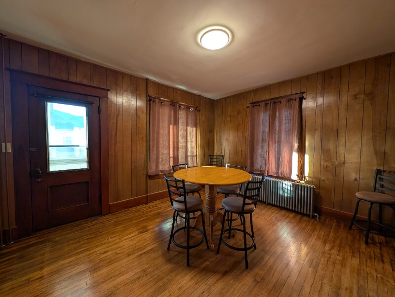 Building Photo - 492 Burgess St