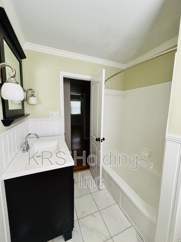 Building Photo - 2318 Penrose Dr