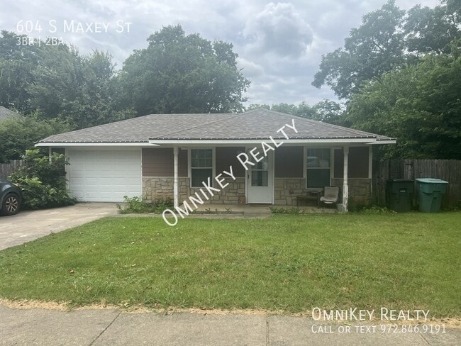 Primary Photo - 604 S Maxey St