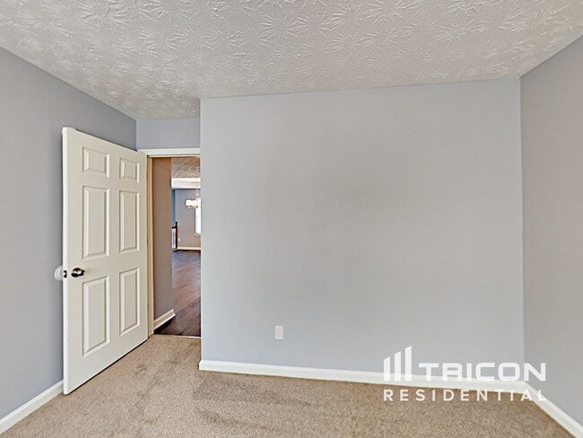 Building Photo - 6821 Hickory Hollow Dr