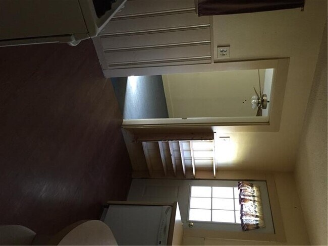 Building Photo - 342 College Dr