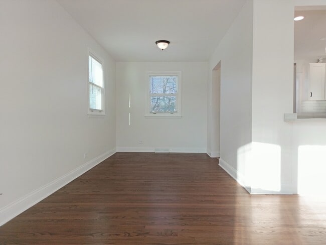 Building Photo - 9052 W 92nd St